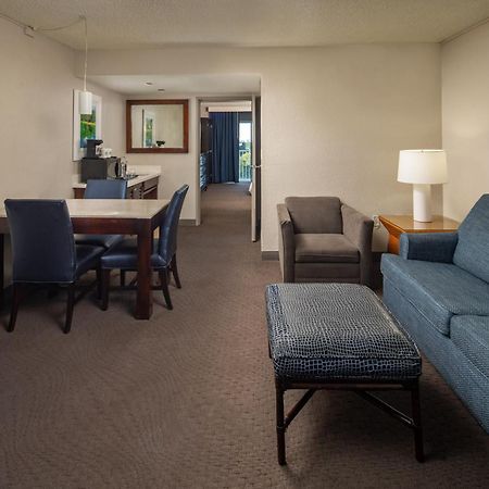 Sheraton Suites Fort Lauderdale At Cypress Creek Exteriör bild